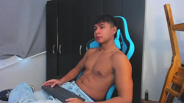 Snapshot of Bray_Kevin chatting on November 23, 3:34 pm Bray Kevin online show from November 23, 3:34 pm