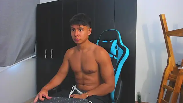 Snapshot of Bray_Kevin chatting on November 28, 7:38 pm Bray Kevin online show from November 28, 7:38 pm