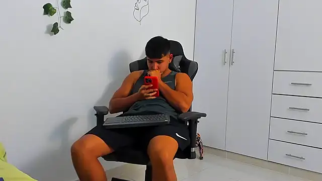 Snapshot of Bray_Kevin chatting on December 14, 10:58 pm Bray Kevin online show from December 14, 10:58 pm