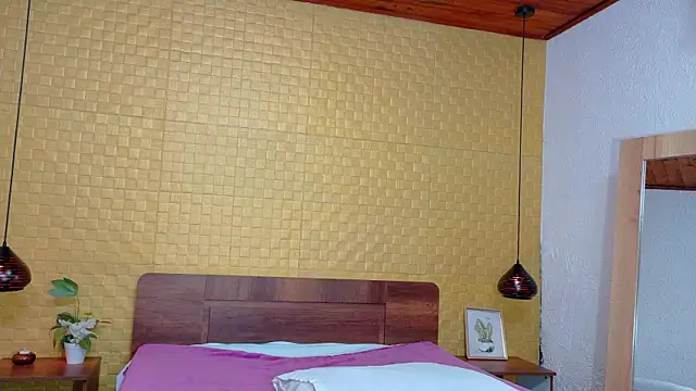 Snapshot of Mrs_booty chatting on March 7, 2:01 pm Mrs booty online show from March 7, 2:01 pm