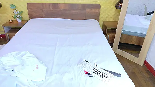 Snapshot of Mrs_booty chatting on October 7, 2:14 pm Mrs booty online show from October 7, 2:14 pm