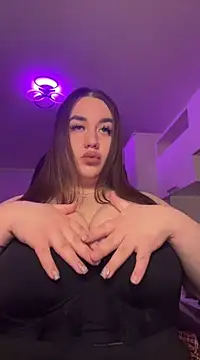 Snapshot of GabiBoobs chatting on February 6, 6:35 pm GabiBoobs online show from February 6, 6:35 pm