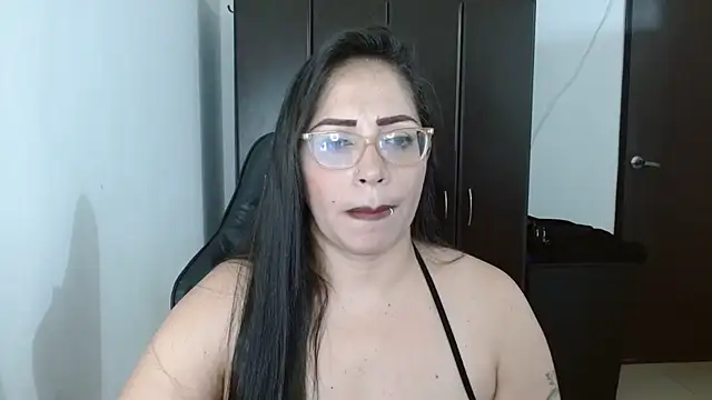 natashasmithe online show from February 8, 5:18 am