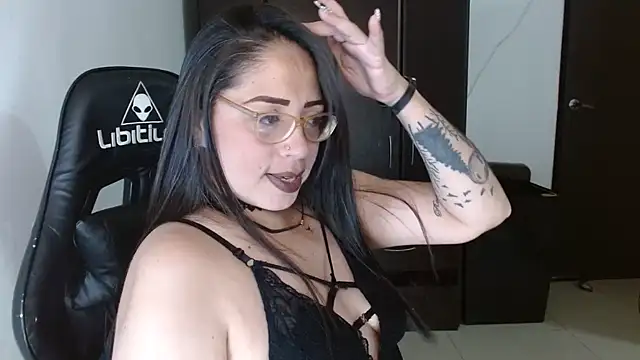 natashasmithe online show from October 15, 1:17 am