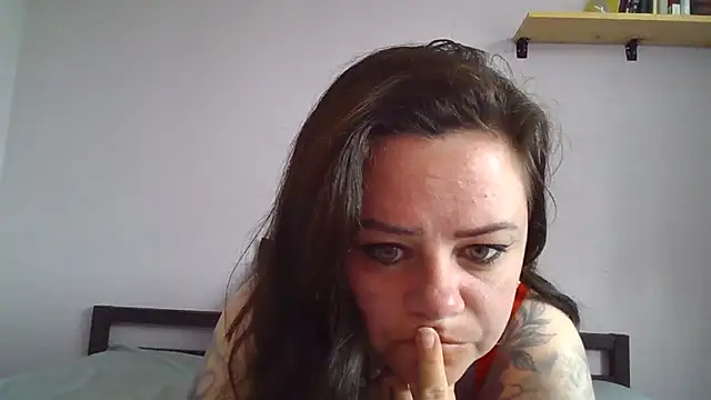 Snapshot of curvybrat93 chatting on July 21, 3:36 pm curvybrat93 online show from July 21, 3:36 pm