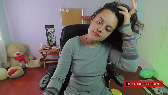 Scarletleon77 online show from December 4, 2:37 pm