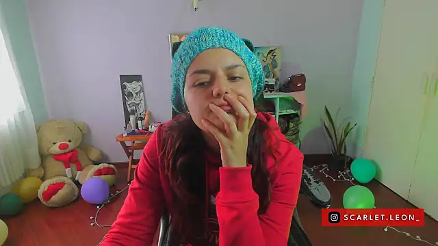 Scarletleon77 online show from December 27, 3:48 pm