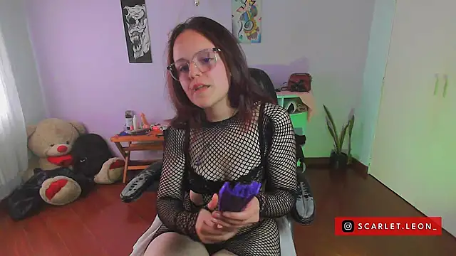 Scarletleon77 online show from February 1, 6:19 pm