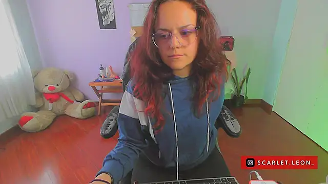 Scarletleon77 online show from February 7, 6:45 pm