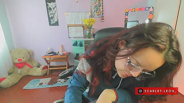 Scarletleon77 online show from February 18, 4:16 pm