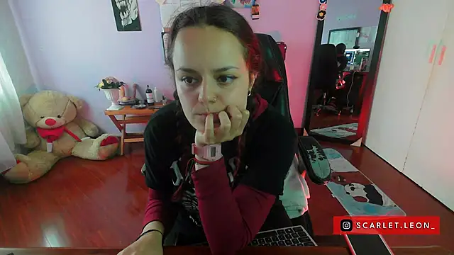 Scarletleon77 online show from March 12, 6:22 pm