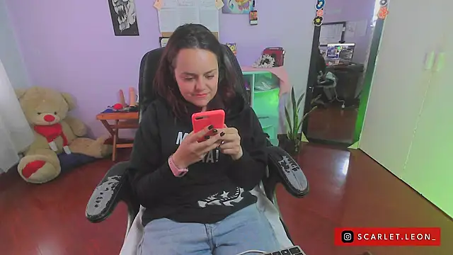 Scarletleon77 online show from March 19, 6:12 pm