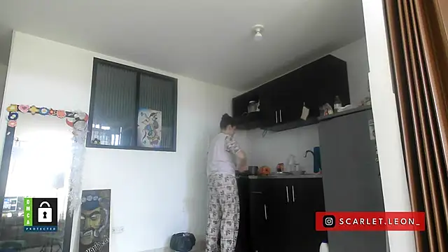 Scarletleon77 online show from December 5, 2:14 pm