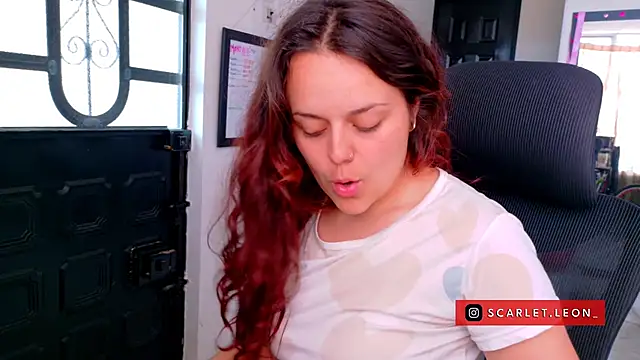 Scarletleon77 online show from July 6, 6:10 pm