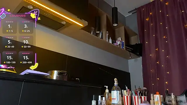 Snapshot of ilona_wine chatting on November 16, 10:37 pm ilona wine online show from November 16, 10:37 pm