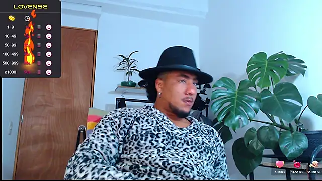 yosoy enzo2020 online show from February 1, 5:49 am