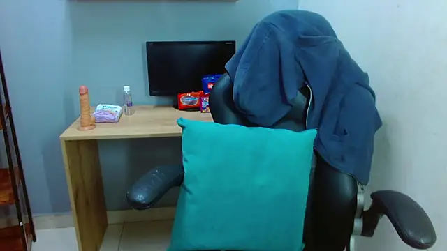 Erika Stevens online show from January 5, 2:27 am