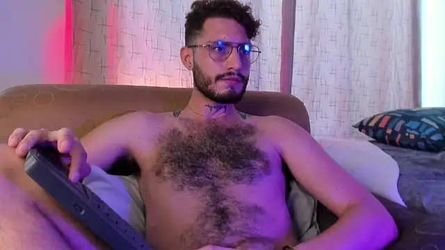 Snapshot of axel_giracr chatting on January 27, 3:39 pm axel giracr online show from January 27, 3:39 pm