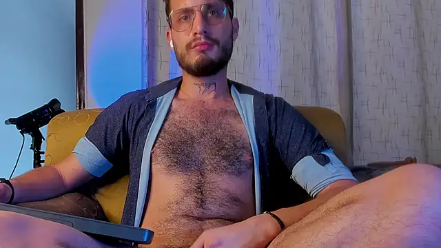 Snapshot of axel_giracr chatting on March 9, 9:46 pm axel giracr online show from March 9, 9:46 pm