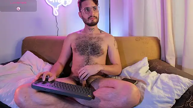 axel giracr online show from December 21, 7:10 pm