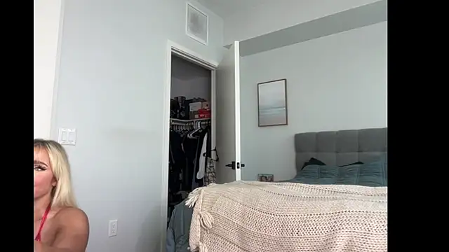 ElenaErickson online show from November 17, 8:03 pm