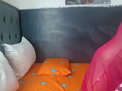 Snapshot of FaeMDom2 chatting on March 3, 8:53 am FaeMDom2 online show from March 3, 8:53 am