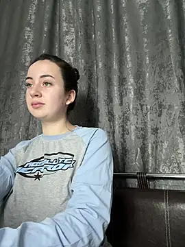 Snapshot of SweetieKendl chatting on December 28, 2:33 am SweetieKendl online show from December 28, 2:33 am