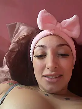 Snapshot of Anniespears chatting on July 19, 9:35 am Anniespears online show from July 19, 9:35 am