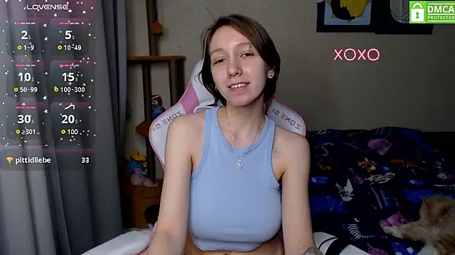 Snapshot of LeahGottty chatting on December 3, 5:23 pm LeahGottty online show from December 3, 5:23 pm