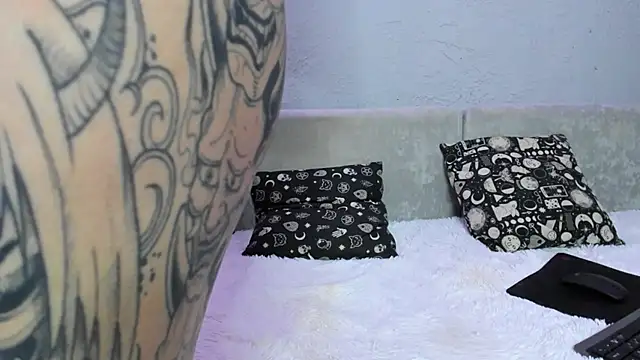 Snapshot of sweeeet_poison chatting on December 2, 4:42 am sweeeet poison online show from December 2, 4:42 am