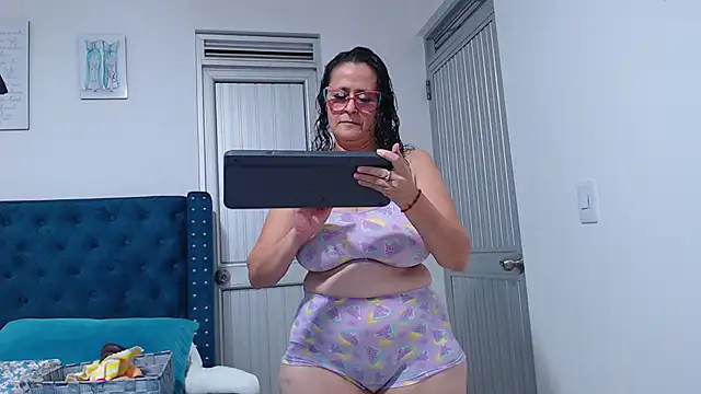 Snapshot of ClayrRosse chatting on July 1, 1:18 am ClayrRosse online show from July 1, 1:18 am