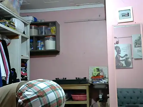 slender-qwene online show from February 27, 9:09 am