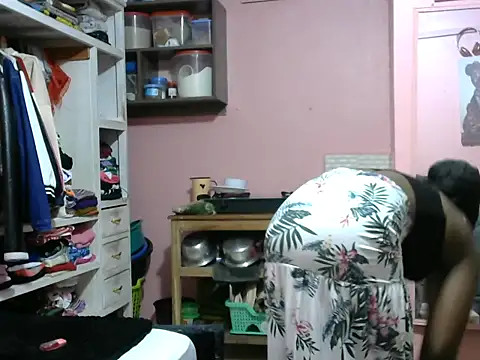 slender-qwene online show from March 3, 2:45 pm