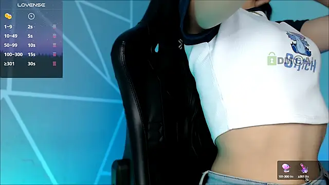 lilylouisee online show from December 14, 10:50 pm