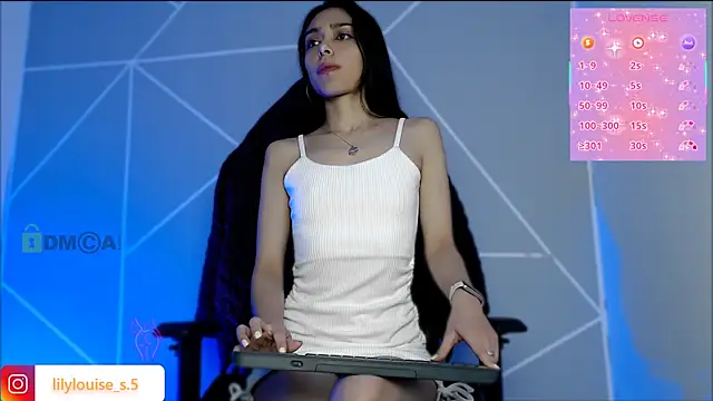 lilylouisee online show from April 19, 5:56 pm