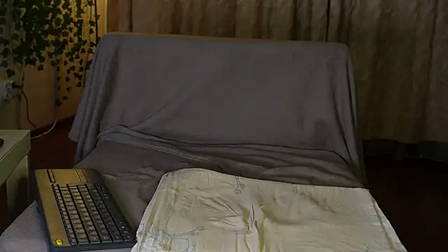 NaughtYHomemadE online show from March 8, 8:14 pm