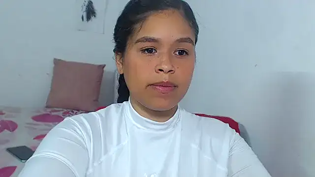 Snapshot of Hazel_donna chatting on February 6, 3:22 am Hazel donna online show from February 6, 3:22 am