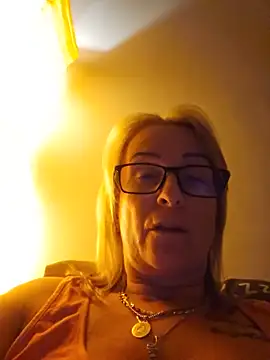 Snapshot of Steffi45 chatting on June 2, 7:16 pm Steffi45 online show from June 2, 7:16 pm