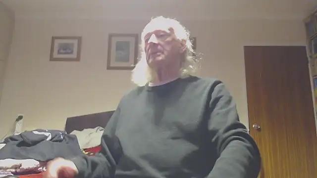 WaverlyKernow online show from December 14, 3:17 pm