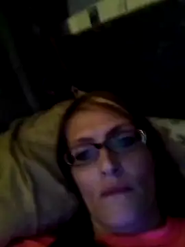 Snapshot of beelzebubblesxo chatting on September 25, 2:04 am beelzebubblesxo online show from September 25, 2:04 am