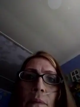 Snapshot of beelzebubblesxo chatting on October 17, 5:54 am beelzebubblesxo online show from October 17, 5:54 am