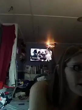 Snapshot of beelzebubblesxo chatting on October 18, 4:59 am beelzebubblesxo online show from October 18, 4:59 am