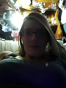 Snapshot of beelzebubblesxo chatting on October 25, 4:20 am beelzebubblesxo online show from October 25, 4:20 am