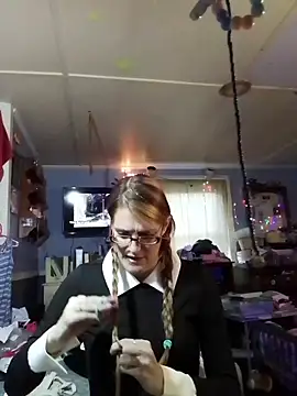 Snapshot of beelzebubblesxo chatting on October 29, 1:13 pm beelzebubblesxo online show from October 29, 1:13 pm