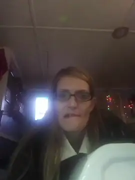 Snapshot of beelzebubblesxo chatting on October 31, 6:47 am beelzebubblesxo online show from October 31, 6:47 am