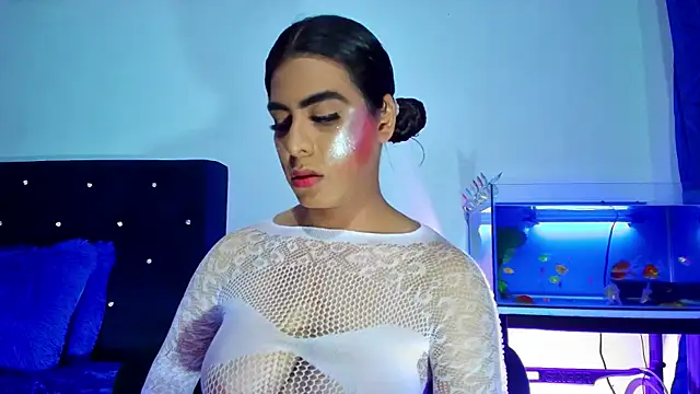 Aliice Doll online show from April 21, 11:40 pm