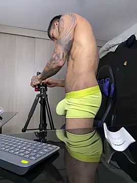 Snapshot of sendfer chatting on December 17, 4:01 am sendfer online show from December 17, 4:01 am