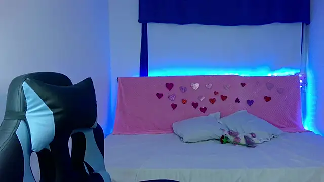 Snapshot of Lia_14_ chatting on February 23, 11:33 am Lia 14  online show from February 23, 11:33 am