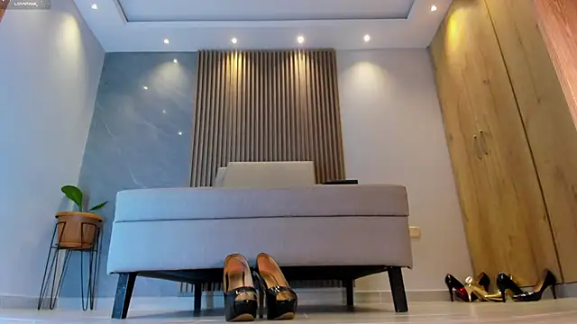 Snapshot of Katherinlevinee1 chatting on December 16, 10:34 pm Katherinlevinee1 online show from December 16, 10:34 pm