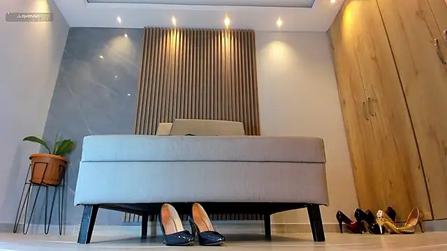 Snapshot of Katherinlevinee1 chatting on March 18, 10:48 pm Katherinlevinee1 online show from March 18, 10:48 pm